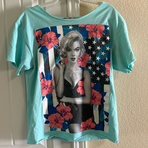 MARILYN MONROE GRAPHIC TEE- SIZE M